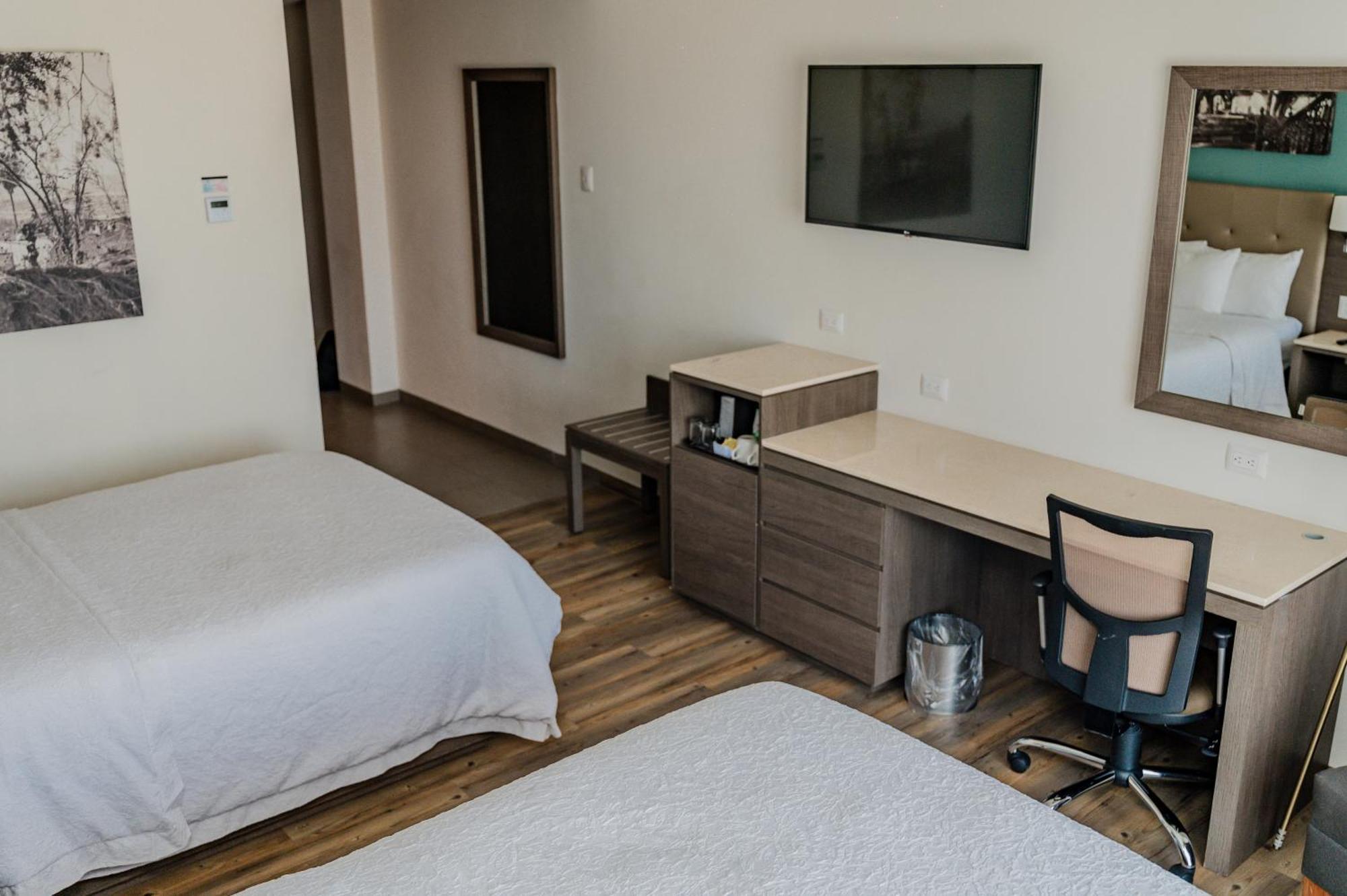 Hampton Inn By Hilton Celaya Celaya  Extérieur photo