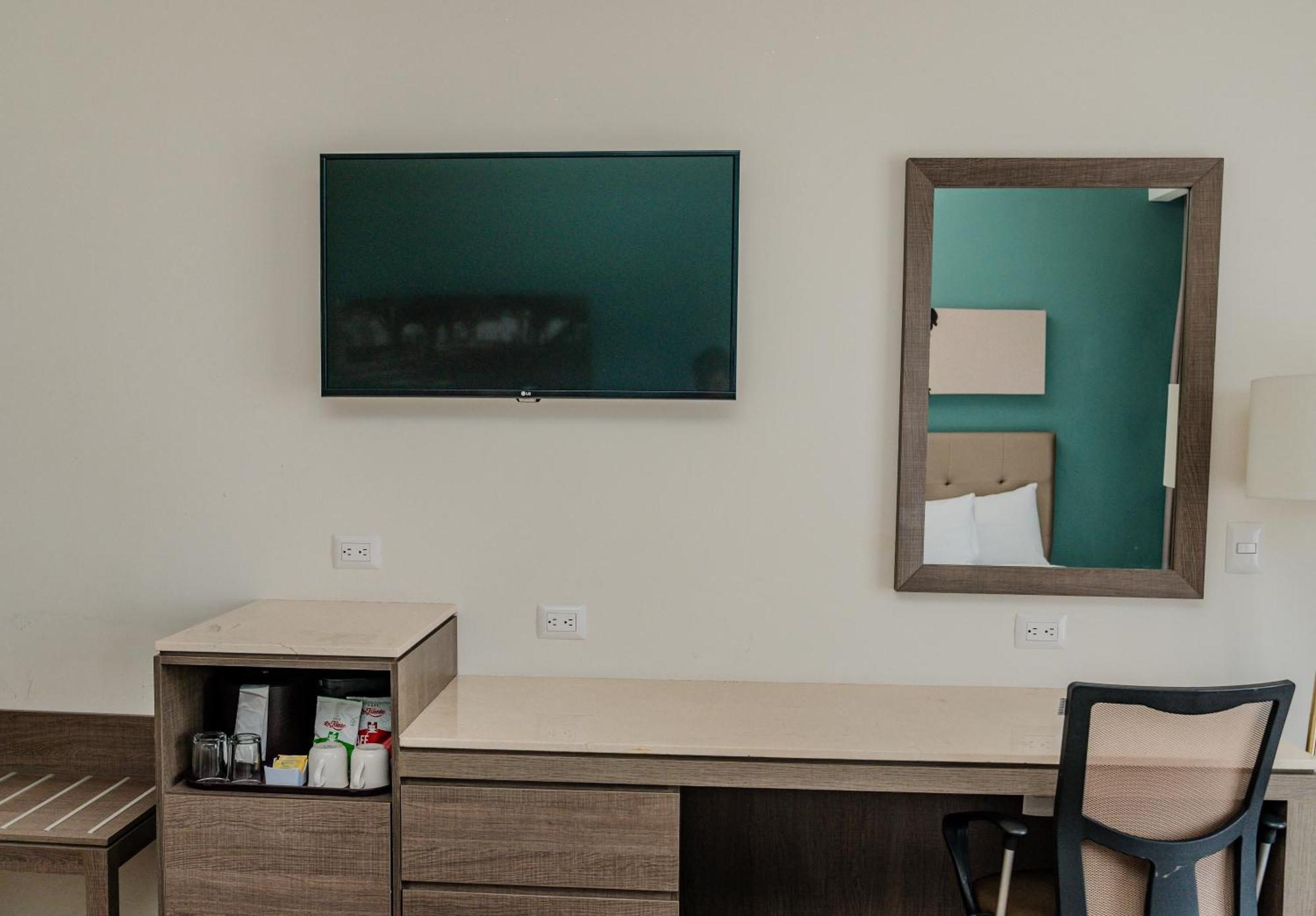 Hampton Inn By Hilton Celaya Celaya  Extérieur photo